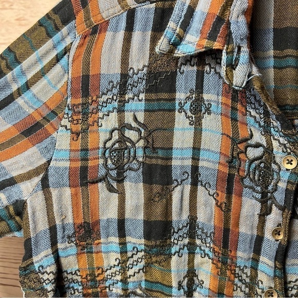 Free People “Magical Plaid" Embroidery Top size Small - Picture 8 of 13